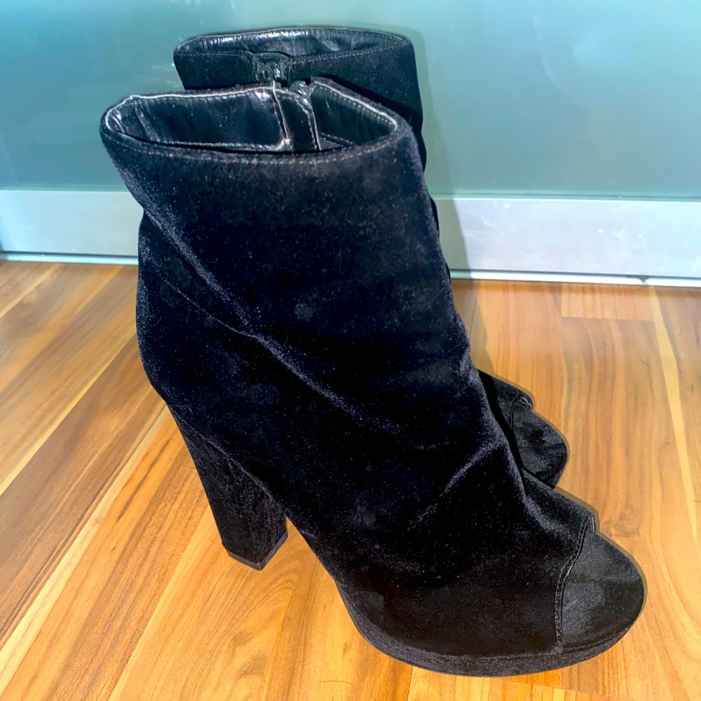 Black peep-toe heels